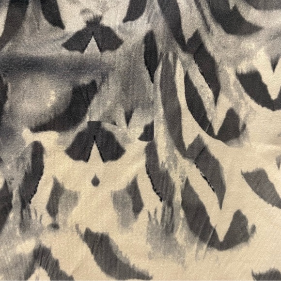 Lululemon wonder under pretty plume cropped 2 - Picture 7 of 8